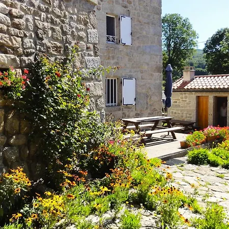 Maison Charmante Le Malzieu, Jardin Casa de Férias