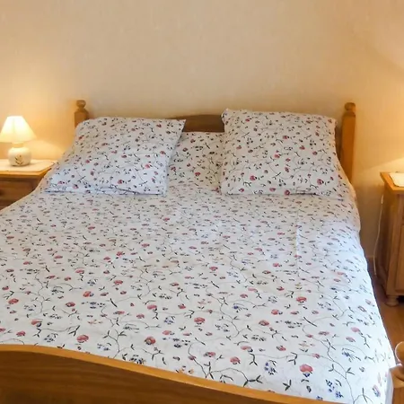 Maison Charmante Le Malzieu, Jardin بيت للعطل Mialanes