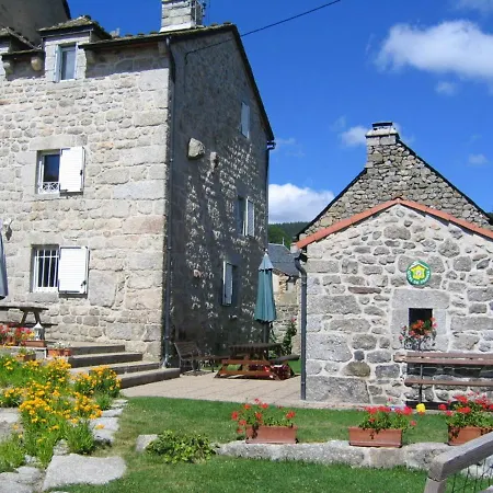 Maison Charmante Le Malzieu, Jardin Casa de Férias